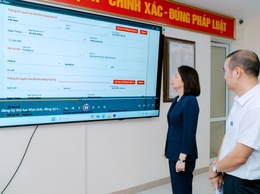 Phó Chủ tịch UBND thành phố Hà Nội Vũ Thu Hà kiểm tra công tác vận hành thử nghiệm mô hình chính quyền địa phương 2 cấp tại phường Phúc Lợi (mới)