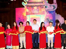 Triển lãm tranh 'Sĩ tử 2' - Hành trình nghệ thuật đồng hành cùng mùa thi