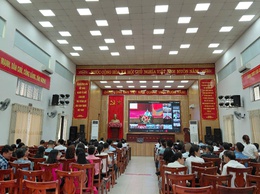 Toàn thể cán bộ, công chức, viên chức xã Bát Tràng tham gia tập huấn công tác vận hành thử nghiệm mô hình chính quyền mới