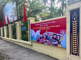 Bát Tràng rực rỡ cờ hoa chào đón ngày vận hành chính quyền địa phương hai cấp
