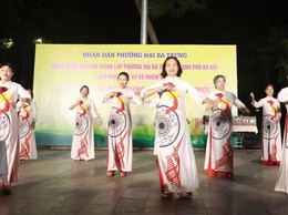 Cán bộ, Nhân dân phường Hai Bà Trưng vui mừng chào đón sự kiện thành lập phường