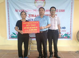 Ủy ban MTTQ Việt Nam huyện Mê Linh trao Nhà Đại đoàn kết tại thôn 4, xã Thạch Đà