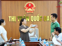 Người dân Thị trấn Quốc Oai phấn khởi bốc thăm vị trí đất dịch vụ, đất ở