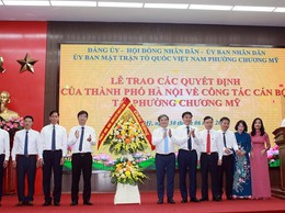 Lễ trao các quyết định của Thành phố Hà Nội về công tác nhân sự tại phường Chương Mỹ