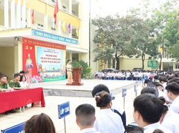 Trung tâm GDNN - GDTX tuyên truyền Luật an toàn giao thông và Luật quản lý vũ khí, vật liệu nổ, công cụ hỗ trợ cho học sinh