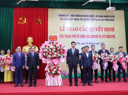 Trần Phú trang trọng tổ chức Lễ trao các quyết định của thành phố về nhân sự tại xã