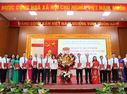 TRAO QUYẾT ĐỊNH THÀNH LẬP PHƯỜNG VĨNH HƯNG