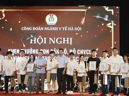Ngành y tế Hà Nội biểu dương 178 gia đình tiêu biểu và khen thường 66 học sinh đạt thành tích xuất sắc năm học 2024 - 2025