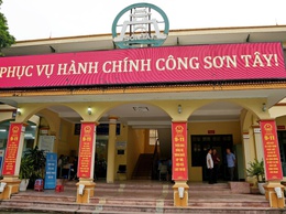 Ngày đầu thực hiện mô hình chính quyền địa phương 2 cấp: Người dân hài lòng khi đến thực hiện thủ tục hành chính tại phường Sơn Tây