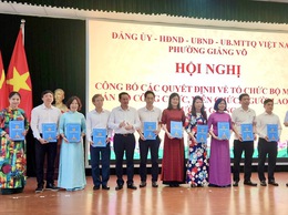 Phường Giảng Võ: Công bố các Quyết định về tổ chức bộ máy và nhân sự