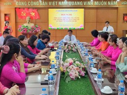 UBND phường Đại Mỗ trao Quyết định về công tác cán bộ lĩnh vực Y tế và Giáo dục