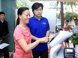 Phường đầu tiên của Hà Nội đưa robot vào phục vụ nhân dân giải quyết thủ tục hành chính