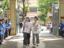 Chiều nay (10/7), học sinh bắt đầu làm thủ tục nhập học lớp 10