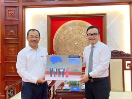 Báo Hànộimới thăm, chúc mừng các phường Long Biên, Việt Hưng, Phúc Lợi