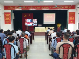 Cử tri phường Phú Lương tham dự trực tuyến Hội nghị tiếp xúc cử tri của Đoàn Đại biểu Quốc hội thành phố Hà Nội (Tổ bầu cử số 6)