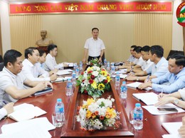 Đồng chí Hoàng Nguyên Ưng làm việc với Ban Quản lý Dự án Đầu tư - Hạ tầng xã Phú Cát