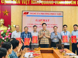 Đảng ủy phường Phúc lợi tổ chức gặp mặt cán bộ, công chức, người lao động cơ quan Đảng, Mặt trận tổ quốc Việt Nam phường. 