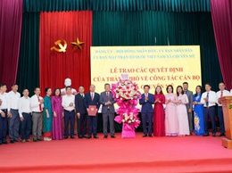 Một số hình ảnh trong buổi lễ trao Quyết định của thành phố về công tác cán bộ tại xã Chuyên Mỹ