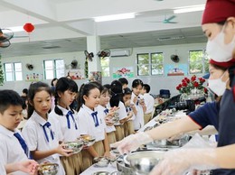Hơn 3.000 tỷ đồng hỗ trợ bữa ăn bán trú cho học sinh tiểu học Hà Nội