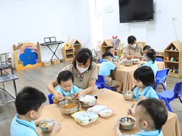Miễn học phí, hỗ trợ bữa trưa - Dấu ấn năm học mới