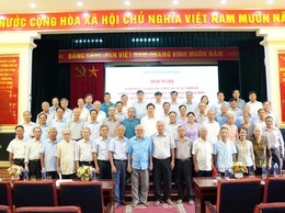       Đảng uỷ xã Dương Hoà lấy ý kiến cán bộ chủ chốt qua các thời kỳ vào dự thảo văn kiện trình Đại hội đại biểu Đảng bộ xã lần thứ Nhất, nhiệm kỳ 2025-2030