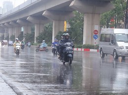 Thời tiết ngày 13/7, Hà Nội chiều tối mưa dông, đêm mát