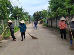 Phụ nữ xã Bất Bạt hưởng ứng phong trào xây dựng và giữu gìn thôn, xóm, ngõ Sáng - Xanh - Sạch - Đẹp và An toàn.