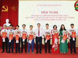 Phú Cát trao quyết định bổ nhiệm 41 cán bộ lãnh đao, quản lý các đơn vị sự nghiệp trực thuộc UBND xã