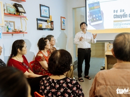 Thầy giáo mở lớp học AI và chuyển đổi số miễn phí cho người cao tuổi