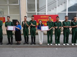 TUỔI TRẺ PHƯỜNG VĂN MIẾU – QUỐC TỬ GIÁM THAM DỰ CHƯƠNG TRÌNH VĂN NGHỆ VÀ TẶNG QUÀ CÁC CHIẾN SĨ ĐOÀN 275 