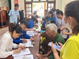 Hoà Xá: ra quân hỗ trợ tiếp nhận hồ sơ trợ cấp hưu trí xã hội cho người cao tuổi không có lương hưu