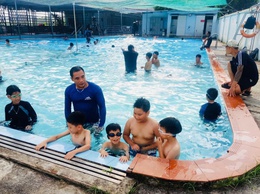 Trung tâm VHTT&TT Đại Xuyên khai giảng lớp bơi miễn phí