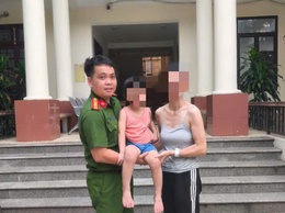 Công an phường Hà Đông kịp thời hỗ trợ cháu nhỏ đi lạc trở về với gia đình
