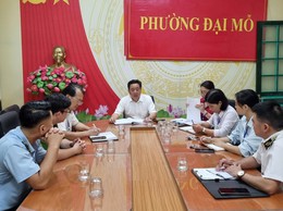 Tăng cường kiểm tra, xử lý các vi phạm trong kinh doanh thực phẩm 
tươi sống bên ngoài Chợ Phùng Khoang
