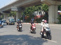 Hà Nội nắng nóng gay gắt, nhiệt độ cao nhất 37 độ C