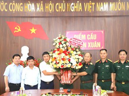 Trường Sĩ quan Lục quân 1 tổ chức khám bệnh, cấp thuốc, tặng quà cho đối tượng chính sách tại xã Yên Xuân ⭐️