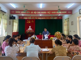 Thường trực HND xã Gia Lâm làm việc với các chi hội nông dân thị trấn Trâu Quỳ