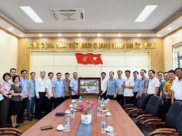 HỘI ĐỒNG HƯƠNG ỨNG HÒA THĂM VÀ TẶNG QUÀ XÃ ỨNG HÒA.