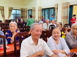 VÂN ĐÌNH, GẦN 800 NGƯỜI CAO TUỔI ĐƯỢC HỖ TRỢ LÀM THỦ TỤC HƯỞNG TRỢ CẤP HƯU TRÍ XÃ HỘI