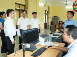 Đồng chí Hoàng Quốc Cường - Phó Chủ tịch UBND xã Phú Cát làm việc với Trung tâm Văn hóa – Thông tin và Thể thao xã