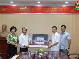 Báo Hànộimới thăm và làm việc tại xã Phú Cát về công tác tuyên truyền