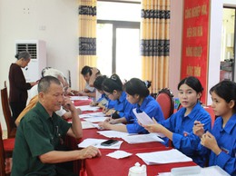 Xã Trần Phú: tổ chức kê khai hồ dơ trợ cấp hưu trí xã hội trên địa bàn  các thôn thuộc Hoàng Văn Thụ cũ