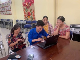TUỔI TRẺ XÃ GIA LÂM RA QUÂN HỖ TRỢ THỰC HIỆN THỦ TỤC HÀNH CHÍNH ĐẢNG TRÊN CỔNG DỊCH VỤ CÔNG QUỐC GIA