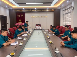 Đồng chí Nguyễn Việt Hà- TUV, Bí thư Đảng ủy xã dự giao ban Chi bộ Quân sự xã Gia Lâm