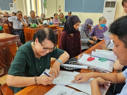 Xã Quang Minh hướng dẫn người dân kê khai hồ sơ 
hưởng trợ cấp hưu trí theo Nghị định 176 của Chính phủ
