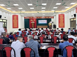 PHƯỜNG YÊN NGHĨA TỔ CHỨC TƯ VẤN, KHÁM SỨC KHỎE VÀ CẤP PHÁT THUỐC MIỄN PHÍ, TRAO QUÀ CHO 200 ĐỐI TƯỢNG LÀ NGƯỜI CÓ CÔNG, GIA ĐÌNH CHÍNH SÁCH