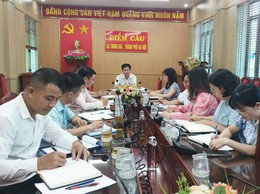 CHỦ TỊCH UBND XÃ TRUNG GIÃ LÀM VIỆC VỚI PHÒNG VĂN HÓA – XÃ HỘI VỀ KẾT QUẢ BƯỚC ĐẦU TRONG THỰC HIỆN MÔ HÌNH CHÍNH QUYỀN ĐỊA PHƯƠNG 2 CẤP