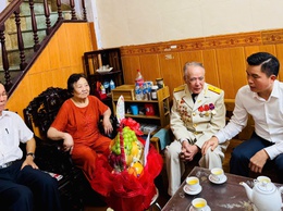 Phường Ô Chợ Dừa thăm, tặng quà các gia đình chính sách nhân ngày Thương binh – Liệt sỹ 27/7