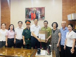 Phát huy truyền thống “Đền ơn đáp nghĩa”, phường Yên Hòa tổ chức thăm hỏi, động viên các gia đình chính sách trên địa bàn phường