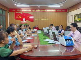 PHÒNG GIAO DỊCH NGÂN HÀNG CHÍNH SÁCH XÃ HỘI ỨNG HÒA TỔ CHỨC ĐIỂM TRỰC GIAO DỊCH HẰNG THÁNG TẠI XÃ VÂN ĐÌNH